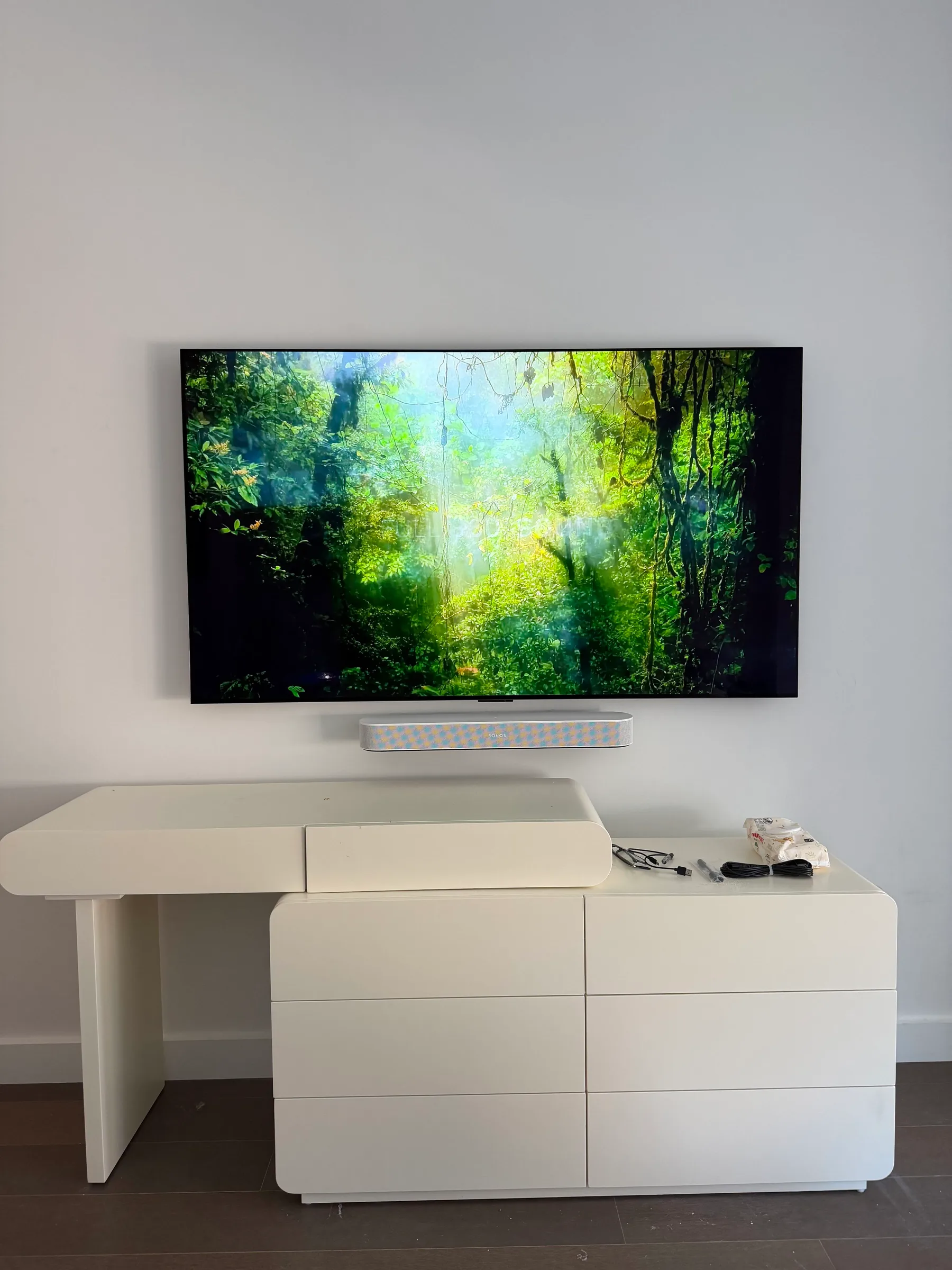 Two Tv s and a Sonos, Cable in wall