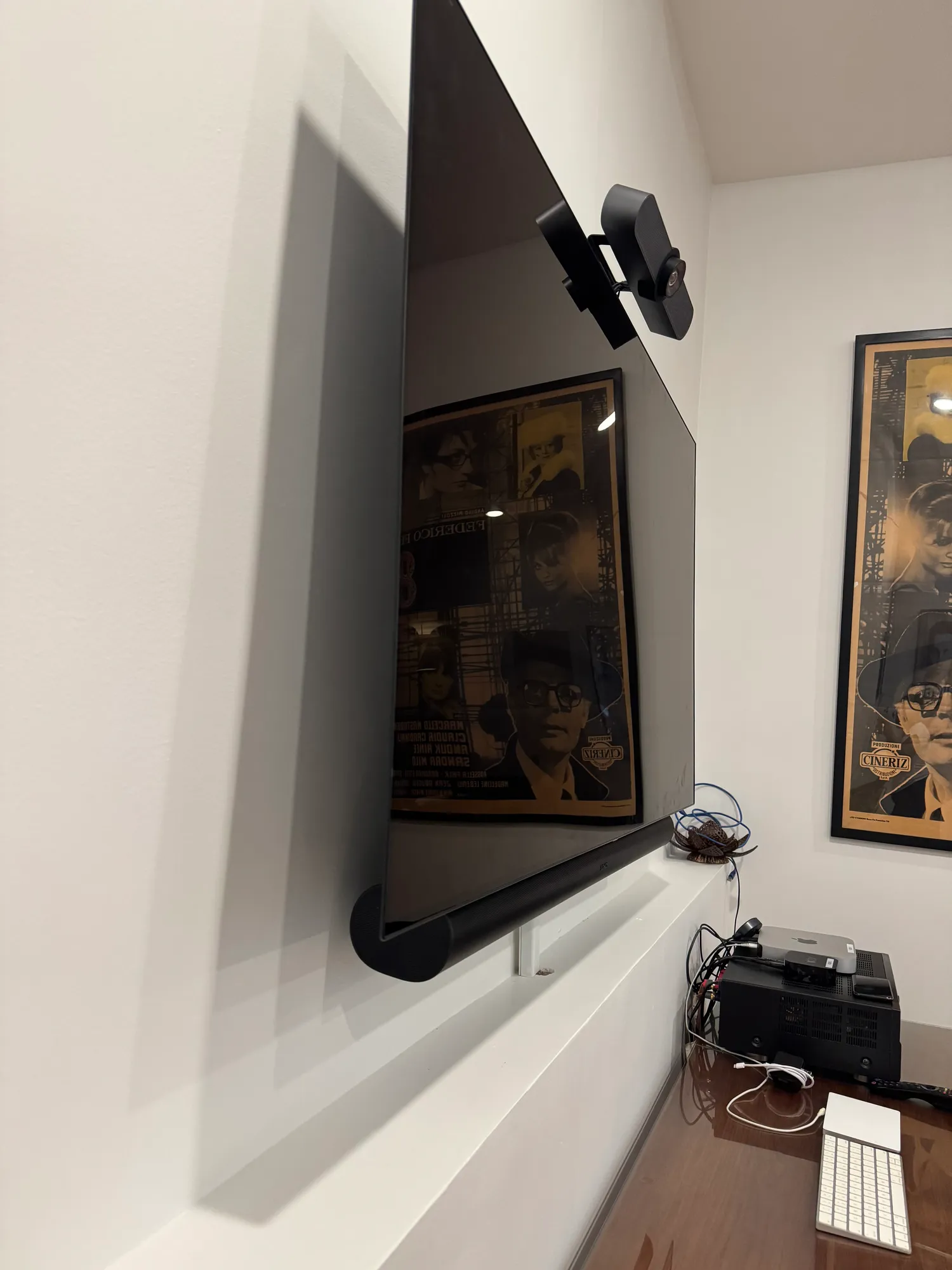 A side view of the office TV, conference bar and soundbar before the visit.